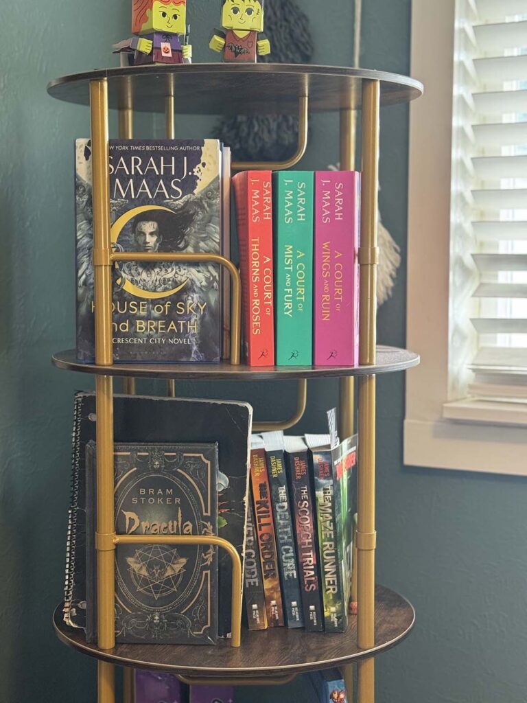 Top part of 5 tiered bookshelf